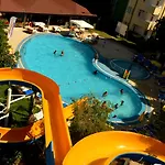 アパートホテル Melissa Garden 4*