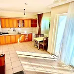 Melissa Garden 4* Side